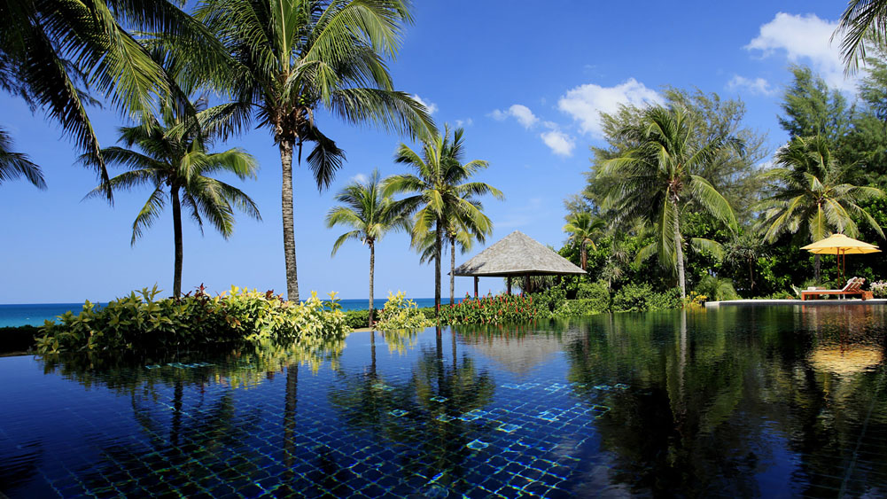 Baan Taley Rom - Infinity pool overlooking the Andaman Sea